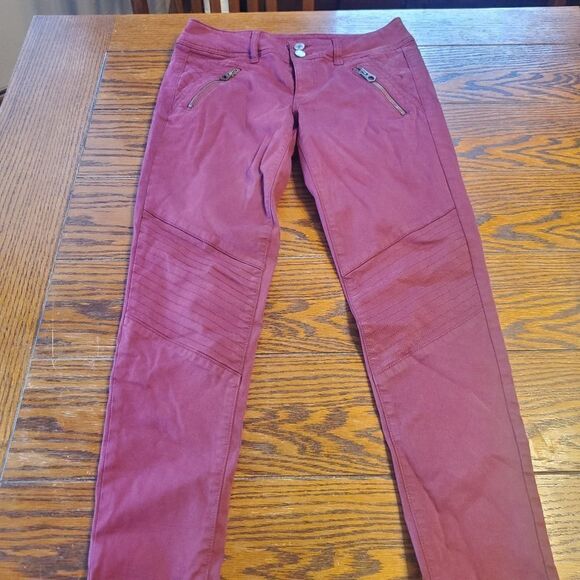 American Eagle  skinny crop stretch maroon pants - Picture 5 of 5